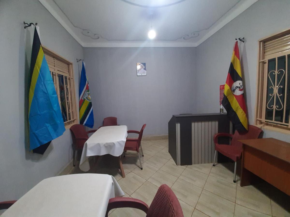 Jusvero Motel Джинджа Экстерьер фото